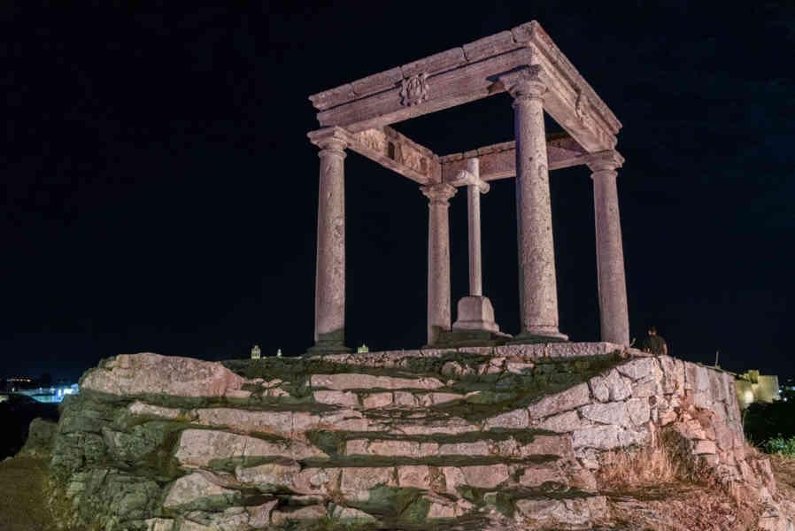 Ávila 119 - los Cuatro Postes.jpg